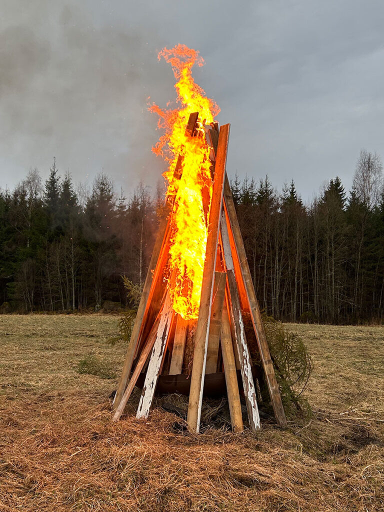 Hokan kylä, pääsiäiskokko
