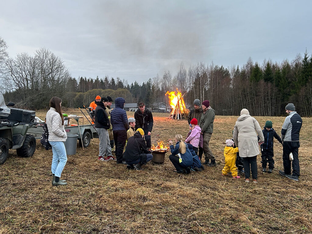 Hokan kylä, pääsiäiskokko